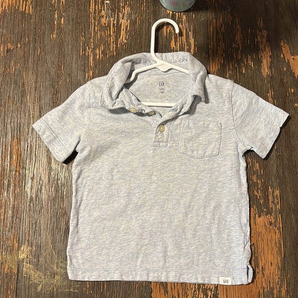 GAP Kids 2x 2T Button Down Shirts - 1xLight Blue SSS and 1xCream LSS. ExltCndtn - Picture 2 of 11